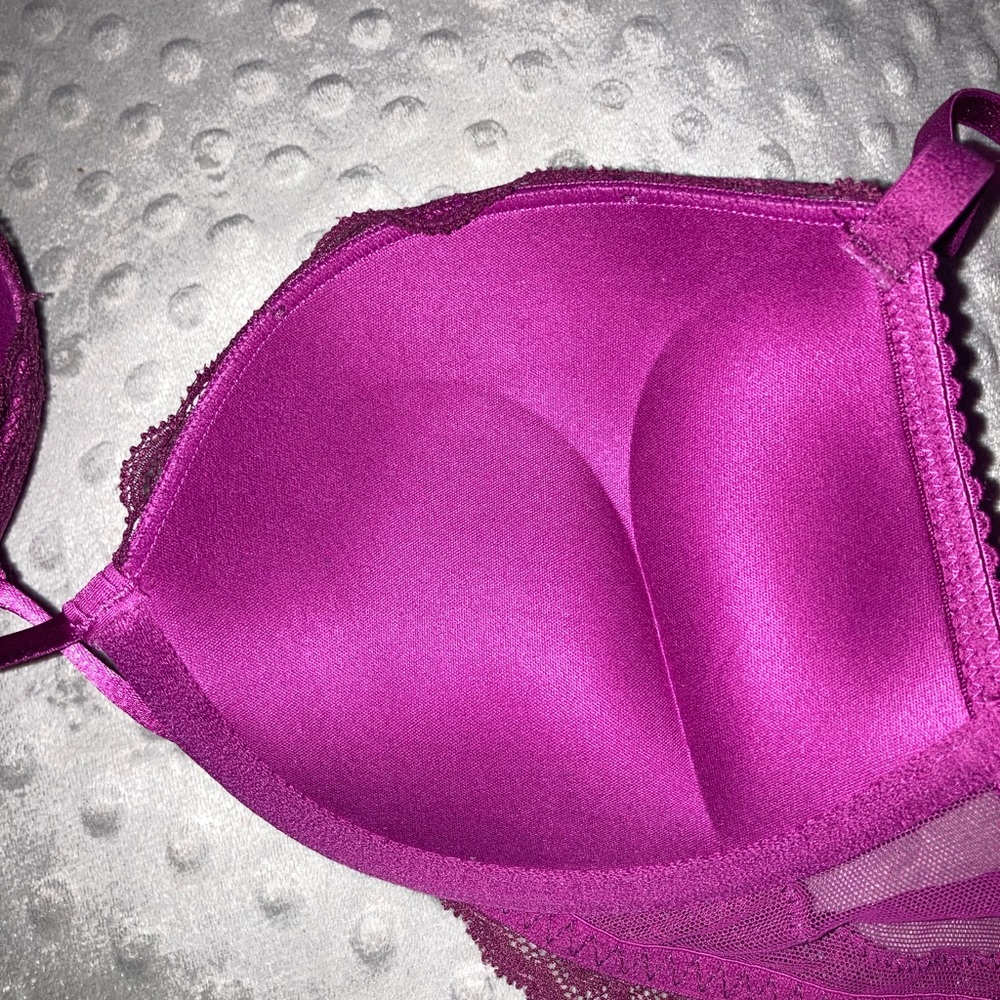 VS Bra - Picture 3 of 4